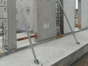 墻板現(xiàn)場安裝 (4)