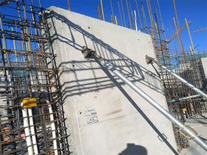 墻板現(xiàn)場安裝 (1)